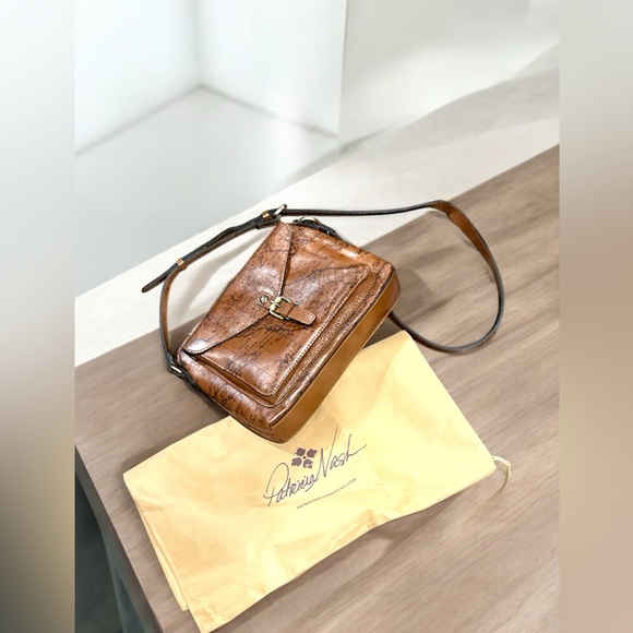 Patricia Nash Avellino Crossbody Distressed Leather Metallic Tan Handbag. - Picture 5 of 6